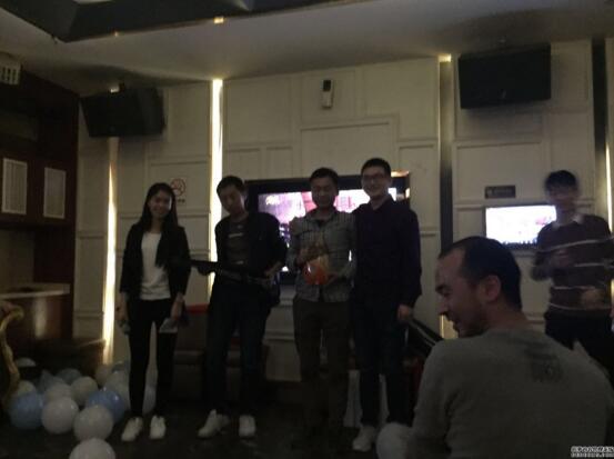 第一個節(jié)目：筷子夾兵乓球