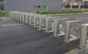 成都捷普工廠通道閘案例 - 中出網(wǎng)-智能出入口與停車充電門(mén)戶