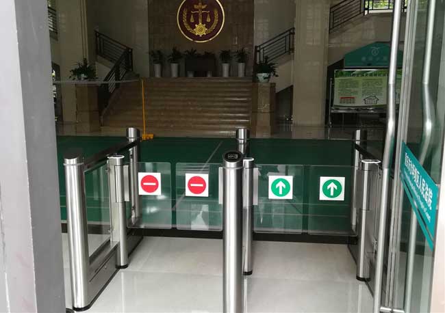 重慶沙坪壩人民法院通道閘案例 - 中出網(wǎng)-智能出入口與停車充電門戶