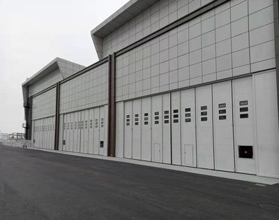 折疊式機庫大門