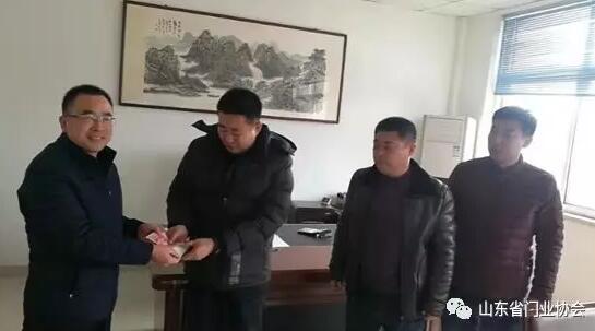 萬(wàn)眾一心，抗擊疫情，我們?cè)谛袆?dòng)！