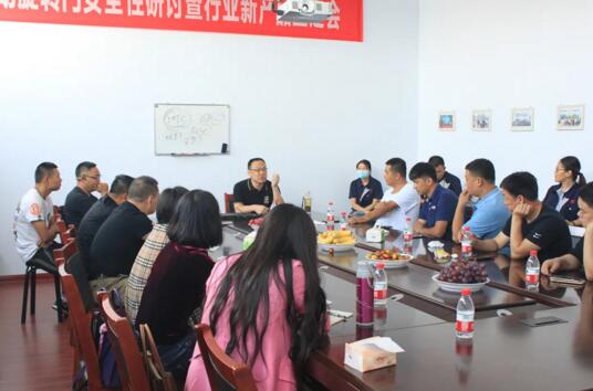 創(chuàng)始人周國(guó)青先生致歡迎詞