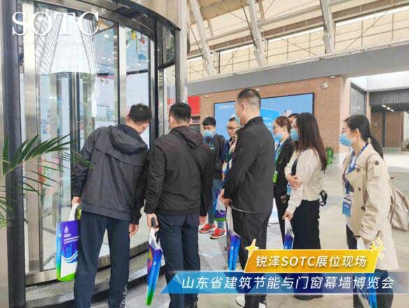 展箱回縮不夾人自動(dòng)旋轉(zhuǎn)門