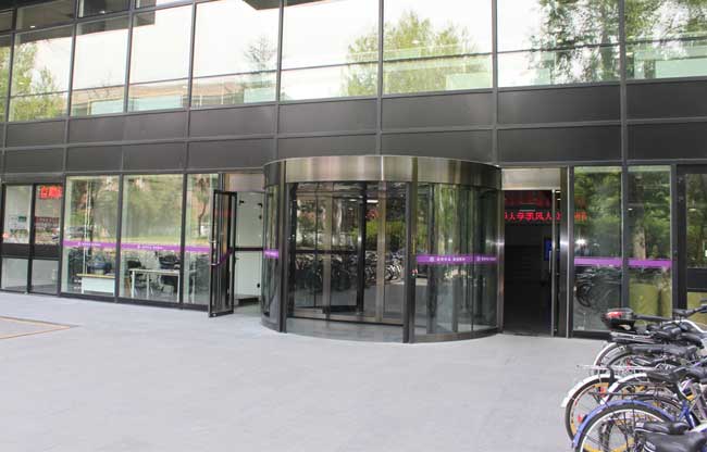 北京清華大學人文社科綜合樓旋轉門案例 - 中出網-智能出入口與停車充電門戶