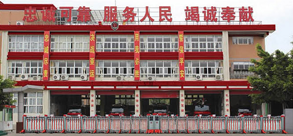 伸縮門工程案例 - 中出網(wǎng)-智能出入口與停車充電門戶