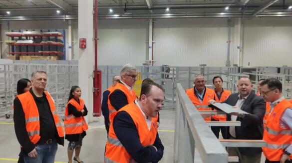 MarioBock先生帶領(lǐng)大家來到霍曼生產(chǎn)車間開始參觀