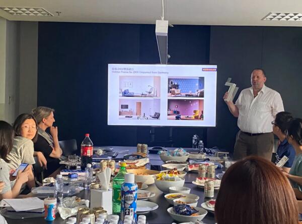 霍曼應(yīng)邀前往GMP管理公司與設(shè)計(jì)師進(jìn)行技術(shù)交流