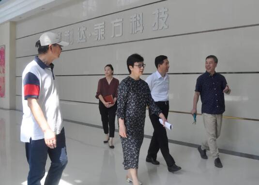 嘉定區(qū)政協(xié)主席劉海濤、華亭鎮(zhèn)黨委書記何蓉一行蒞臨穩(wěn)利達·乘方科技園走訪調(diào)研