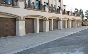 大明城車(chē)庫(kù)門(mén)案例 - 中出網(wǎng)-智能出入口與停車(chē)充電門(mén)戶(hù)