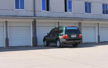 園區(qū)車庫(kù)門