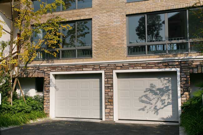 鄭州建業(yè)森林半島車庫(kù)門案例 - 中出網(wǎng)-智能出入口與停車充電門戶