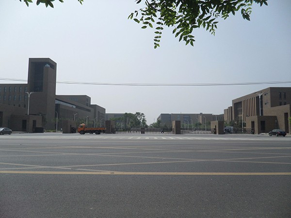 天津工業(yè)大學伸縮門工程案例 - 中出網-智能出入口與停車充電門戶