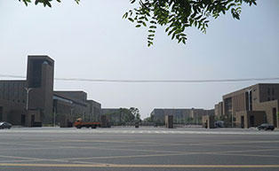 天津工業(yè)大學(xué)伸縮門工程案例 - 中出網(wǎng)-智能出入口與停車充電門戶