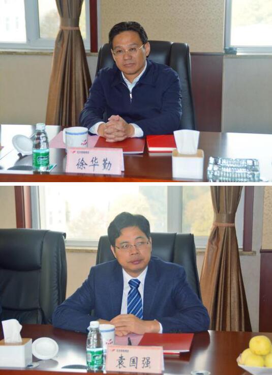 徐華勤書(shū)記和江蘇國(guó)強(qiáng)鍍鋅實(shí)業(yè)有限公司董事長(zhǎng)袁國(guó)強(qiáng)