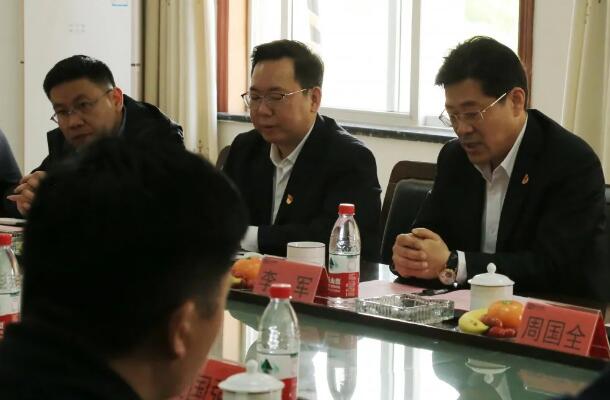 圖片中天鋼鐵集團(tuán)執(zhí)行董事、副總裁、黨委副書記、工會主席李軍致辭