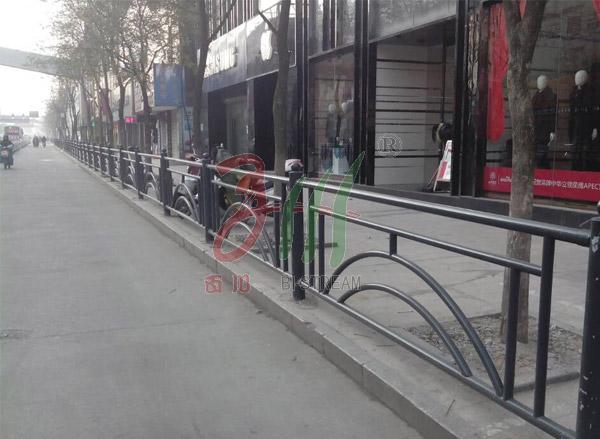 連云港東海縣道路邊緣護(hù)欄工程 - 中出網(wǎng)-智能出入口與停車充電門戶