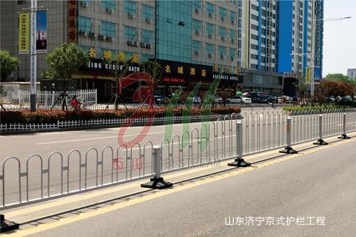 山東濟(jì)寧京式護(hù)欄工程 - 中出網(wǎng)-智能出入口與停車充電門戶