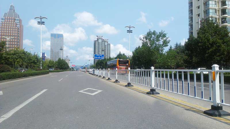 靜電噴涂鋼護欄