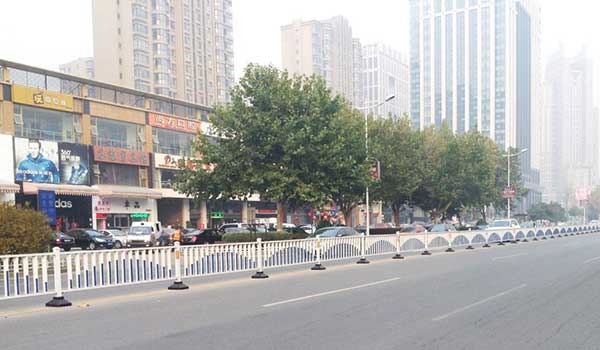 秦皇島5萬5千米護欄案例 - 中出網(wǎng)-智能出入口與停車充電門戶