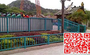 蘇州樂園排隊(duì)區(qū)護(hù)欄、樓梯欄桿、防護(hù)欄桿案例