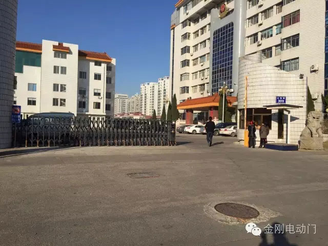 煙臺萊山公安局伸縮門工程案例 - 中出網(wǎng)-智能出入口與停車充電門戶