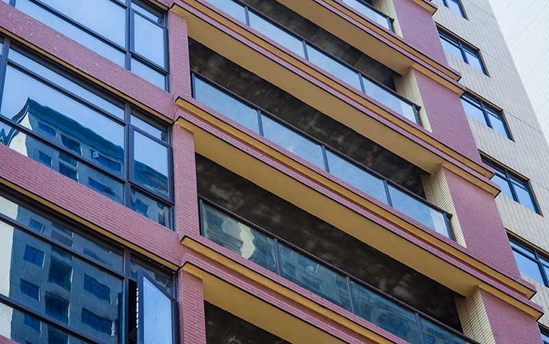 隆盛佳園護(hù)欄案例 - 中出網(wǎng)-智能出入口與停車充電門戶