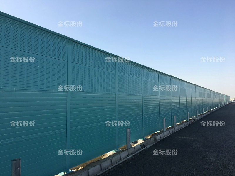 濰日高速濱海連接線聲屏障護(hù)欄案例 - 中出網(wǎng)-智能出入口與停車充電門戶