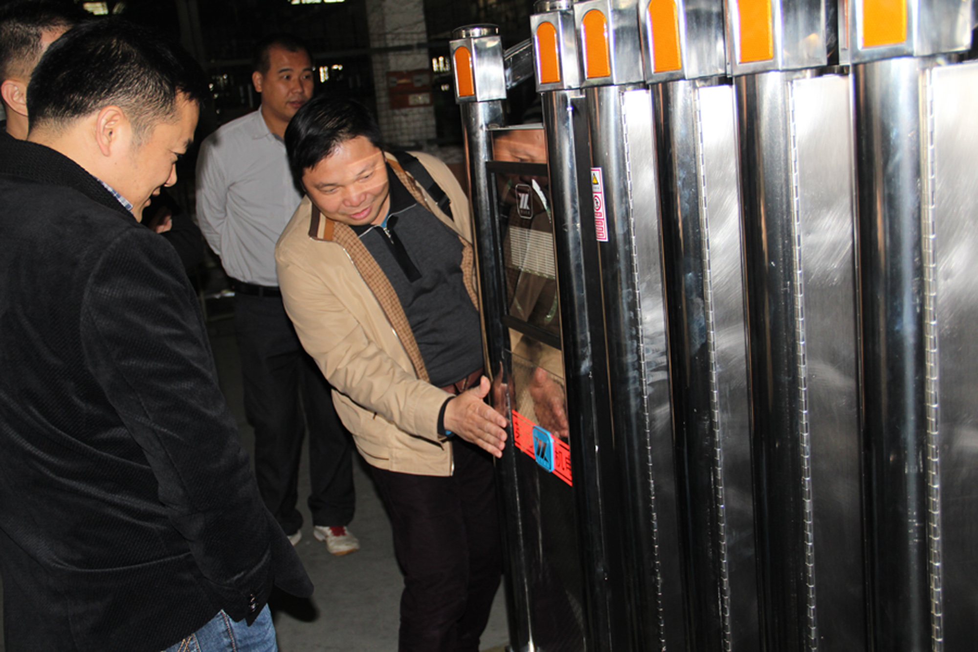 熱烈歡迎英德同鄉(xiāng)親臨英龍公司參觀交流