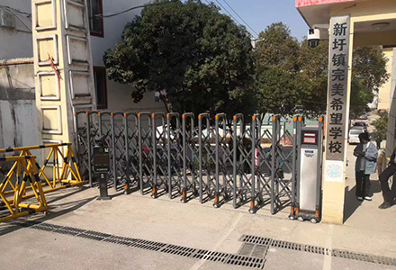 英龍電動伸縮門駐守廣西新圩鎮(zhèn)完美希望小學(xué)，為孩子學(xué)習(xí)保駕護航