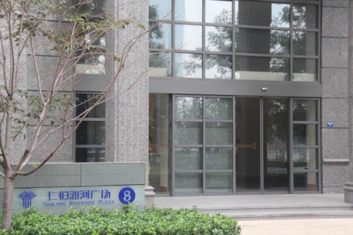 天津仁恒置業(yè)自動門案例 - 中出網(wǎng)-智能出入口與停車充電門戶