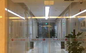 重慶日?qǐng)?bào)自動(dòng)門案例 - 中出網(wǎng)-智能出入口與停車充電門戶