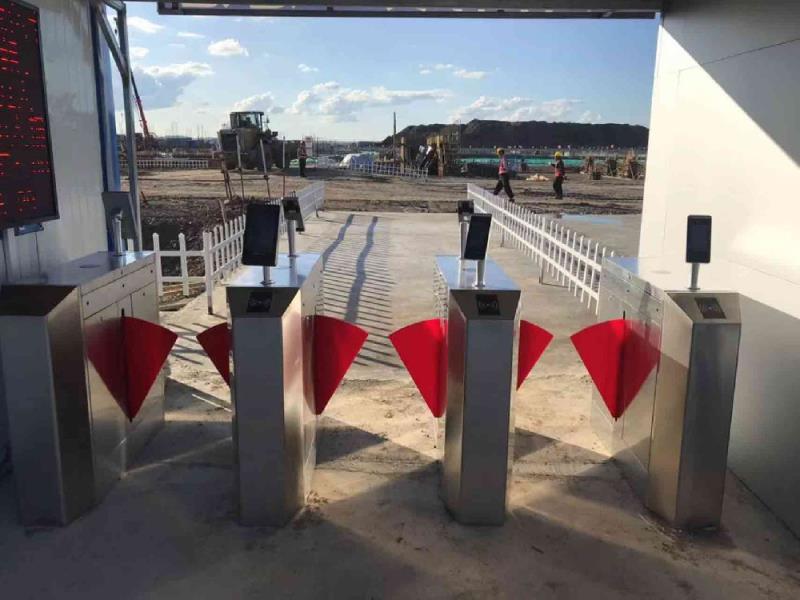 工地人臉識別通道 - 中出網(wǎng)-智能出入口與停車充電門戶