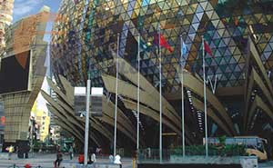 澳門新葡京大酒店旗桿案例 - 中出網-智能出入口與停車充電門戶