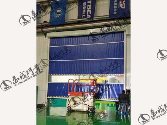 沈陽特變電工大型快速堆積門案例 - 中出網(wǎng)-智能出入口與停車充電門戶