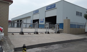 汽車檢測站伸縮門案例 - 中出網(wǎng)-智能出入口與停車充電門戶