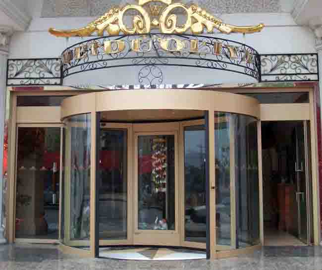 三翼自動旋轉門（帶展箱氟碳噴涂）