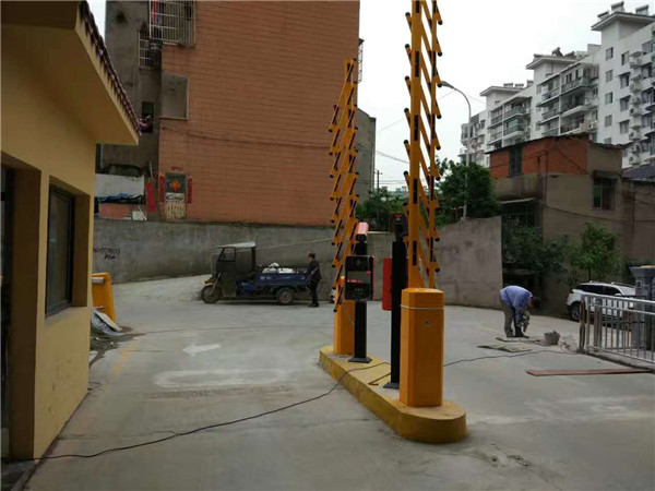 弘林大廈道閘案例 - 中出網(wǎng)-智能出入口與停車充電門戶