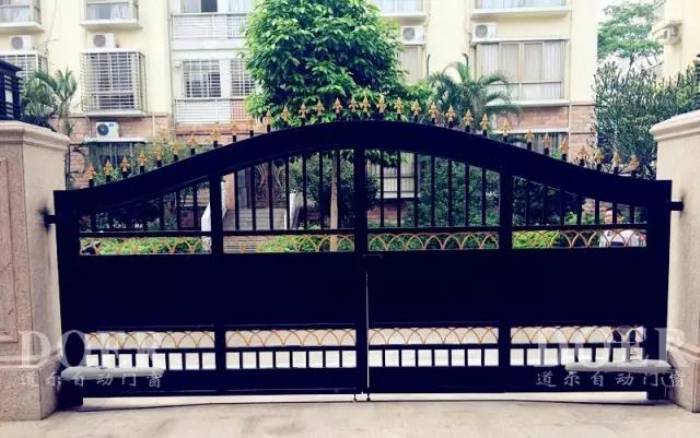 耐氏開門機絕配英倫風大門-江門華茵堡案例 - 中出網(wǎng)-智能出入口與停車充電門戶