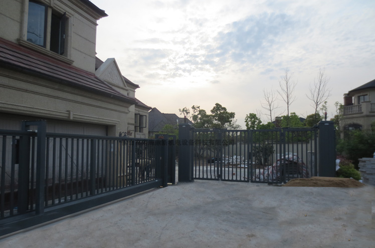 南北德信懸浮門(mén)為溧陽(yáng)香格里拉帶來(lái)便利