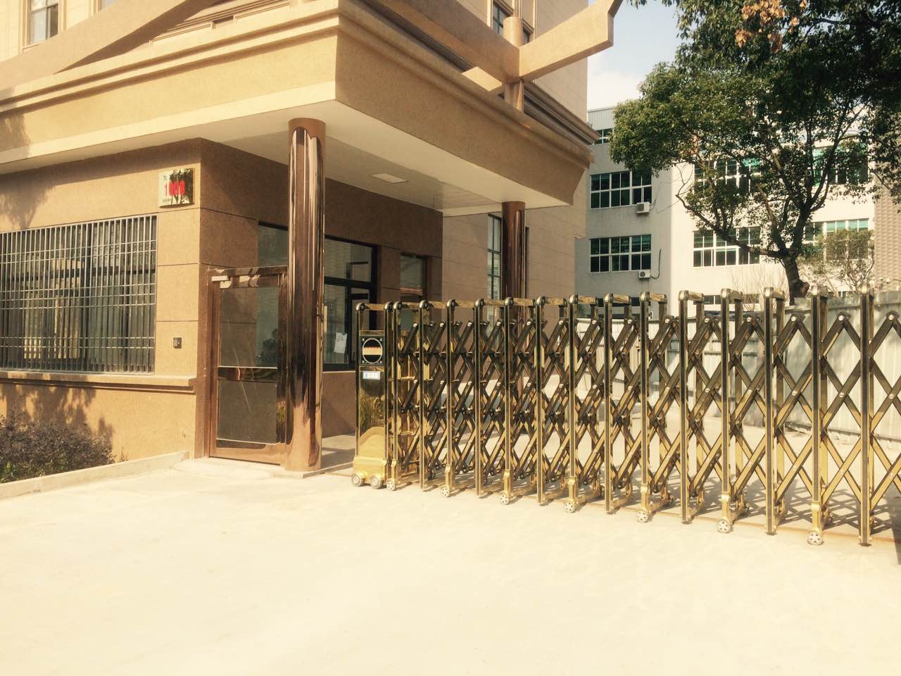 南北德信金甲衛(wèi)士電動伸縮門成功進駐臺州