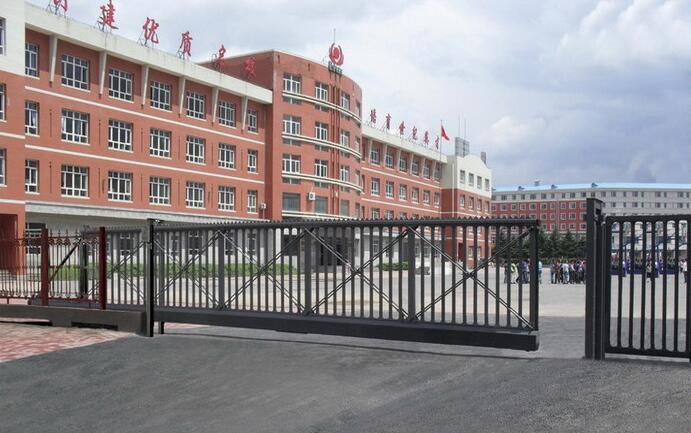 電賀：南北德信懸浮折疊門成功進駐長春市第二實驗小學中學案例