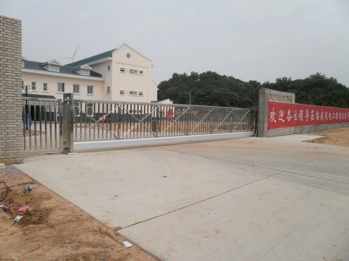 電賀：南北德信懸浮折疊門順利進(jìn)駐江西省水電工程局老爺廟風(fēng)電場(chǎng)