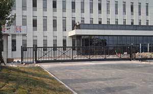 諾威爾（天津）能源裝備股份有限公司無(wú)軌懸浮門案例 - 中出網(wǎng)-智能出入口與停車充電門戶