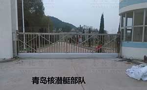 青島核潛艇部隊(duì)銳寶818S-6.9米無(wú)軌懸浮門案例 - 中出網(wǎng)-智能出入口與停車充電門戶