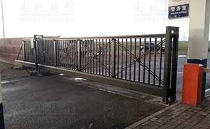 集安市合泰機(jī)電貿(mào)易有限公司818L對(duì)開(kāi)懸浮平移門(mén) - 中出網(wǎng)-智能出入口與停車充電門(mén)戶