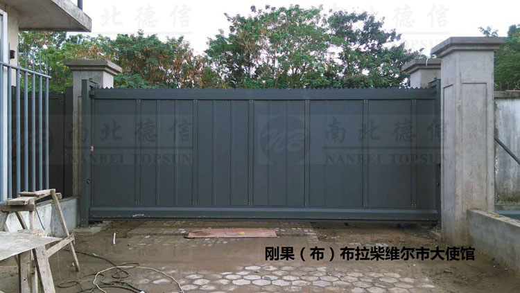 剛果大使館歐寶818LP1智能無軌懸浮門案例 - 中出網(wǎng)-智能出入口與停車充電門戶