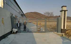 黑龍江省牡丹江綏芬河市無軌懸浮門案例 - 中出網(wǎng)-智能出入口與停車充電門戶