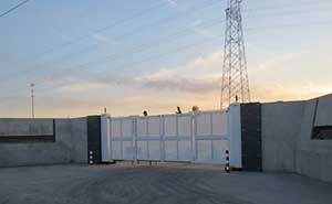 鹽城西大豐劉莊自來(lái)水廠無(wú)軌懸浮門(mén)案例 - 中出網(wǎng)-智能出入口與停車充電門(mén)戶