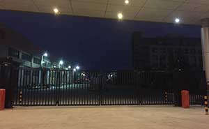 溫嶺椒江區(qū)天天物流無(wú)軌懸浮門(mén)案例 - 中出網(wǎng)-智能出入口與停車(chē)充電門(mén)戶