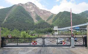 承德市承德縣黃杖子承剛正橋礦業(yè)有限公司無軌懸浮門工程案例 - 中出網(wǎng)-智能出入口與停車充電門戶